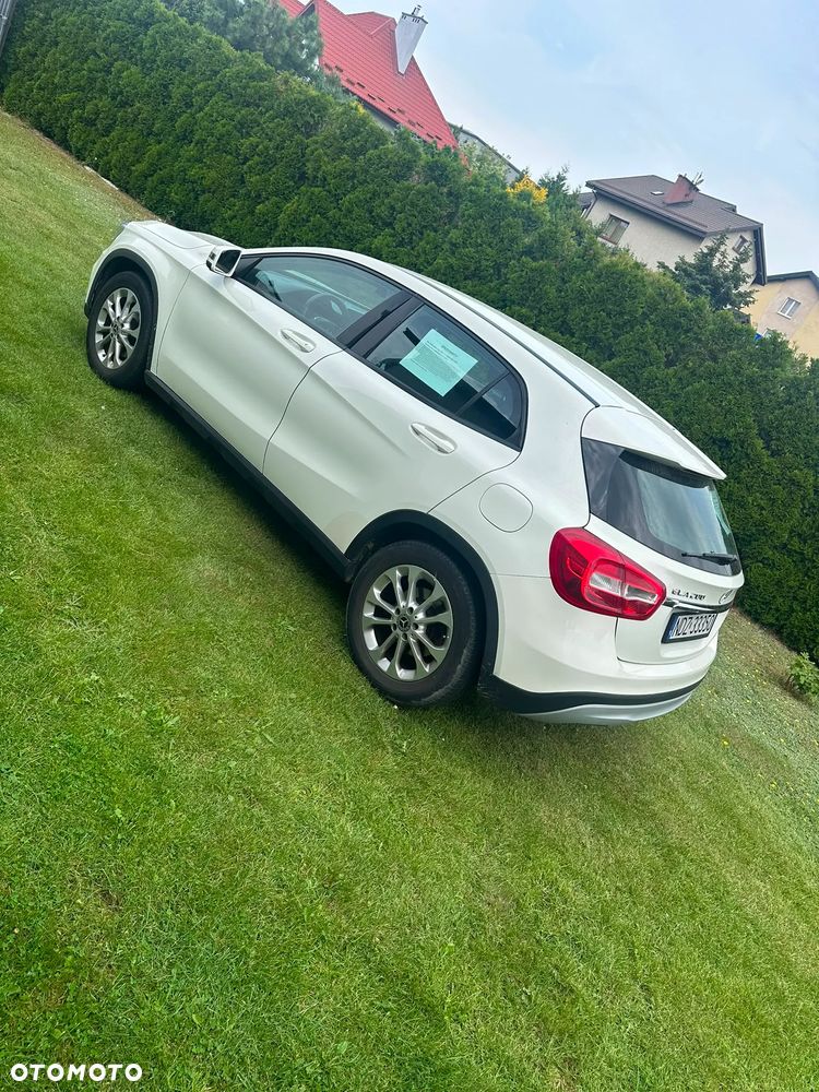 Mercedes-Benz GLA 200 - 4