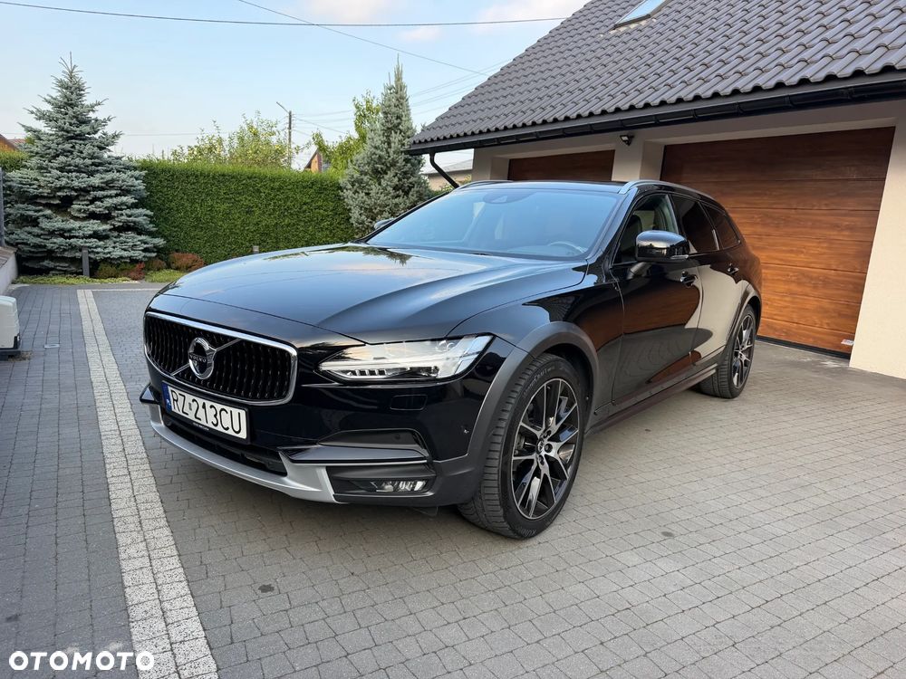 Volvo V90 Cross Country - 1