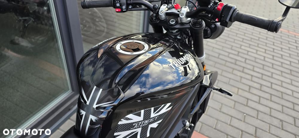 Triumph Street Triple - 20