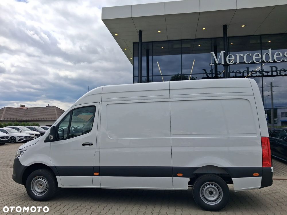 Mercedes-Benz Sprinter - 2