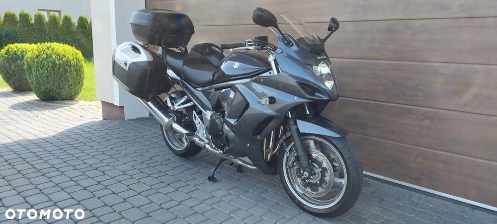 Suzuki GSX - 23