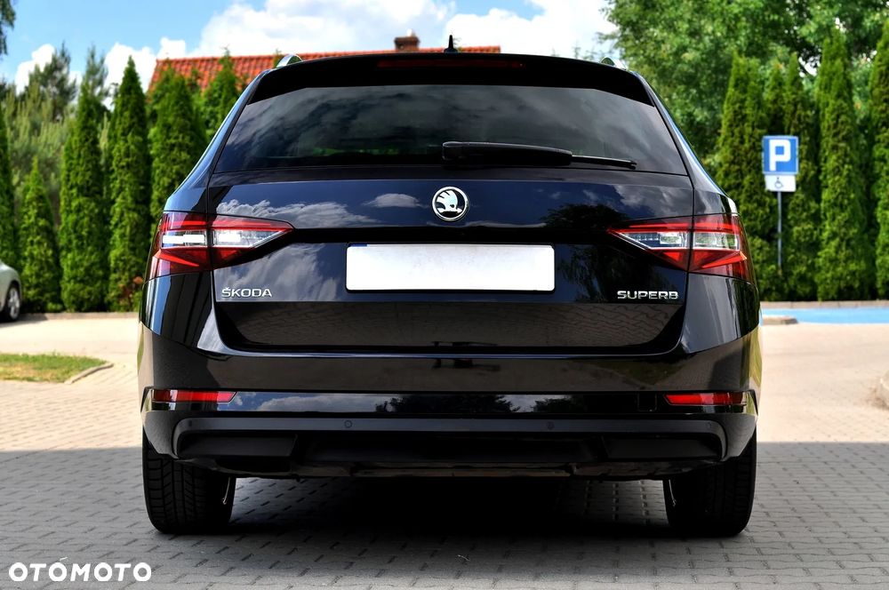 Skoda Superb 2.0 TDI Premium Edition - 11