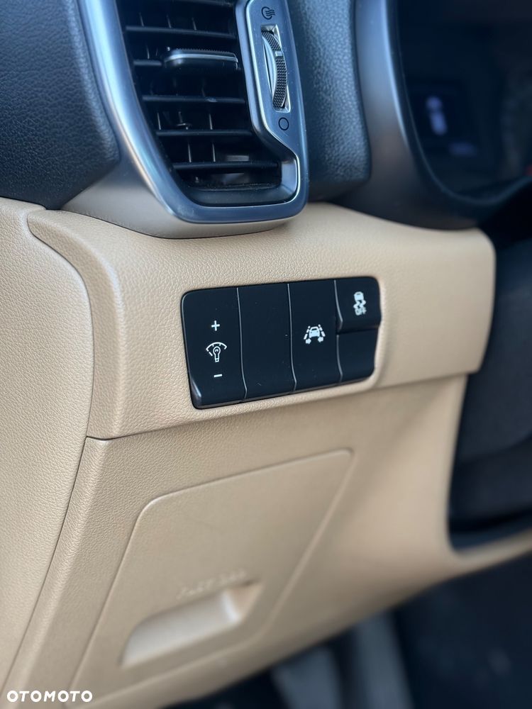 Kia Sportage 2.0 CRDI 4WD Automatik Fifa World Cup Edition - 21