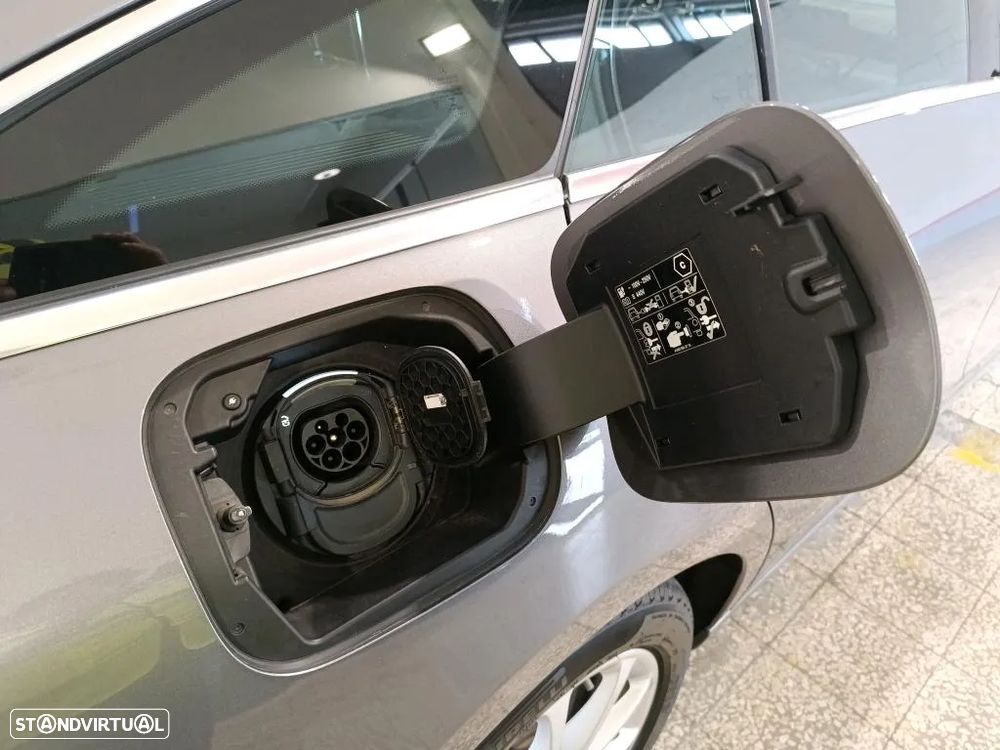 Mercedes-Benz CLA 250 e Shooting Brake Style Plus - 11