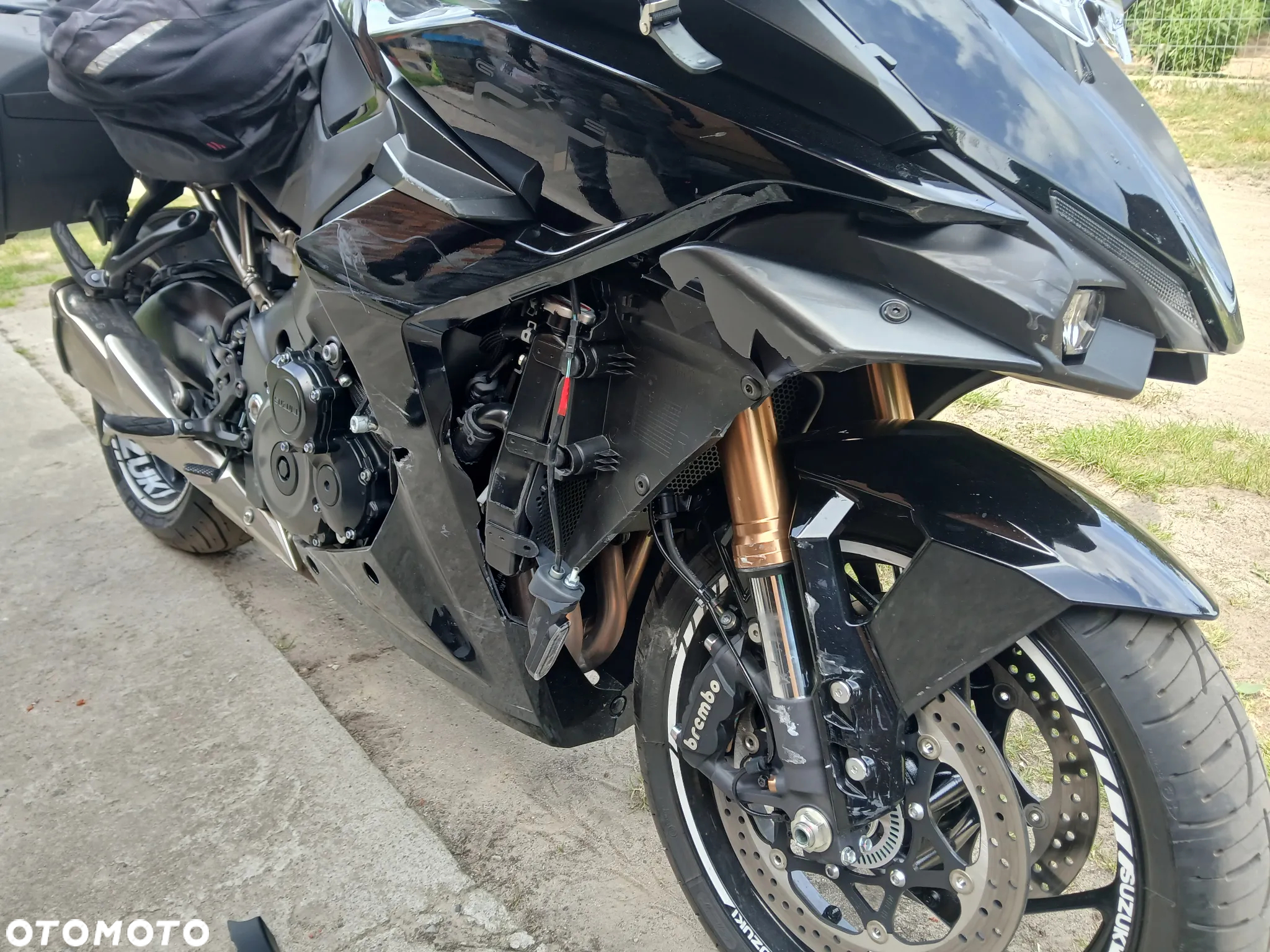 Suzuki GSX 1000 - 12