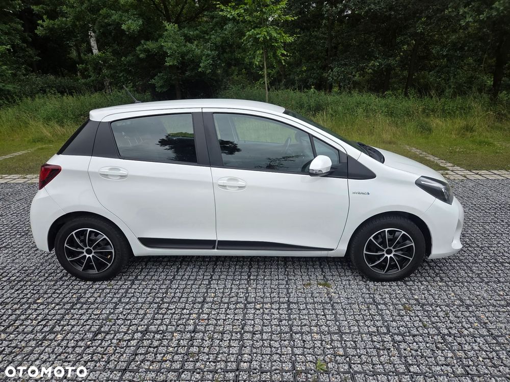 Toyota Yaris Hybrid 100 Sol - 6
