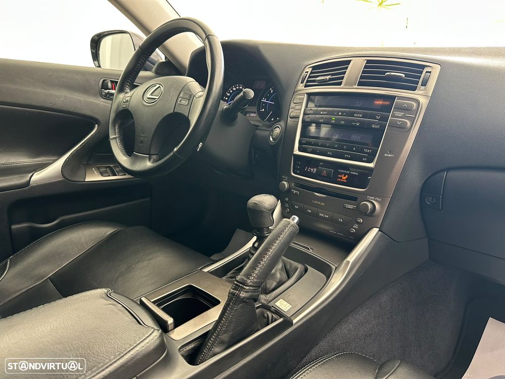 Lexus IS 220 d Base L6 - 24