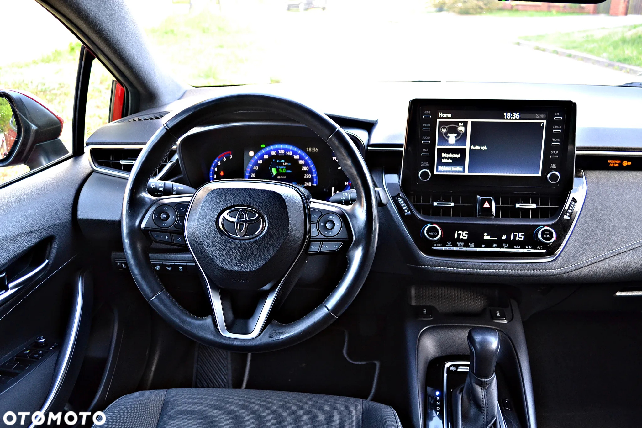 Toyota Corolla 1.8 Hybrid Executive - 29