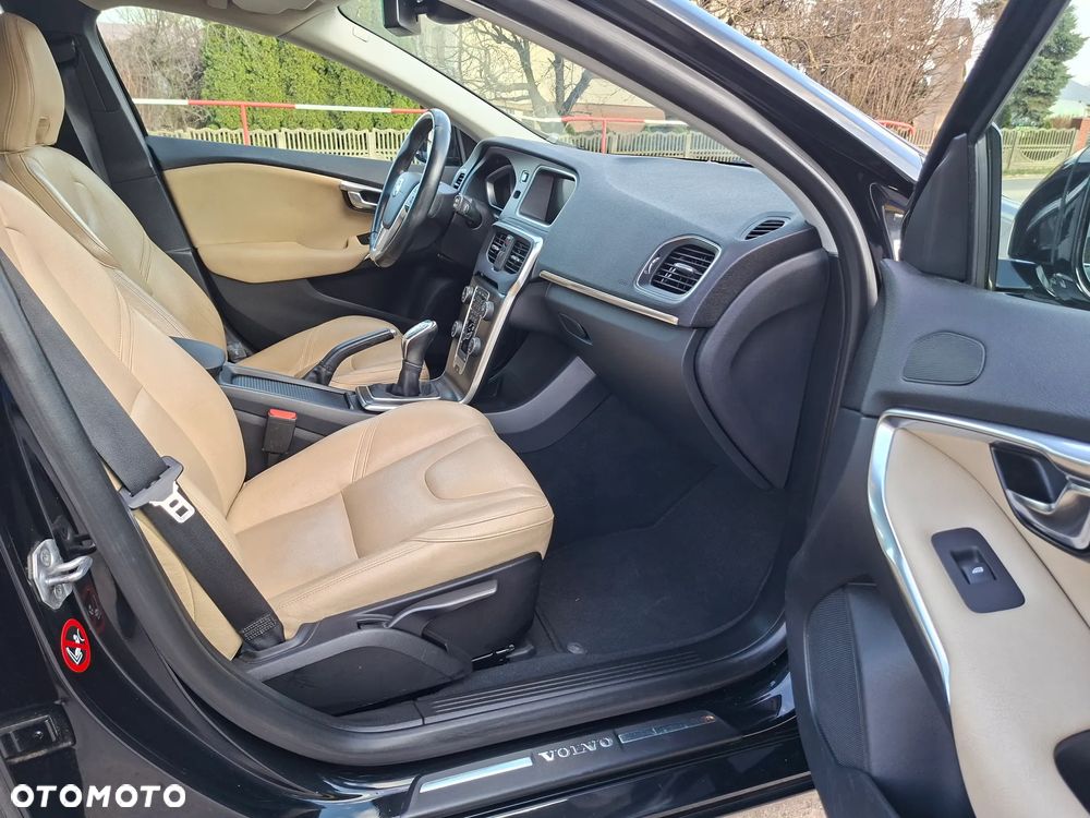 Volvo V40 D2 Momentum - 23