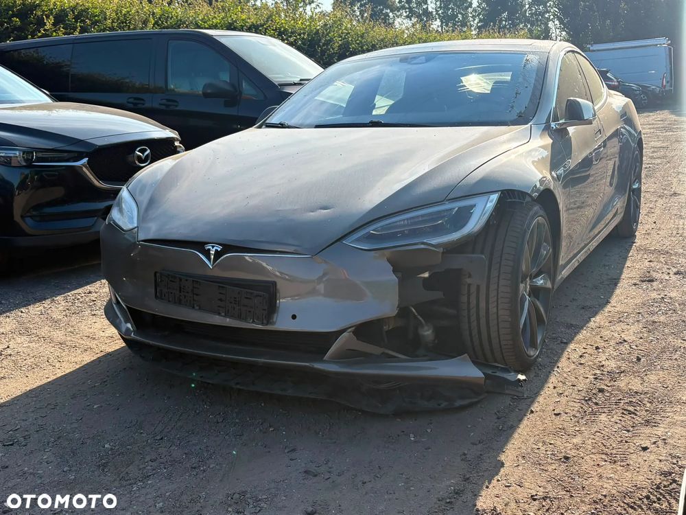 Tesla Model S - 2