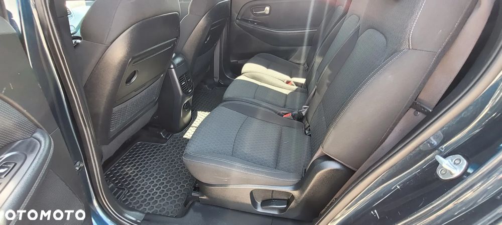 Kia Carens - 10