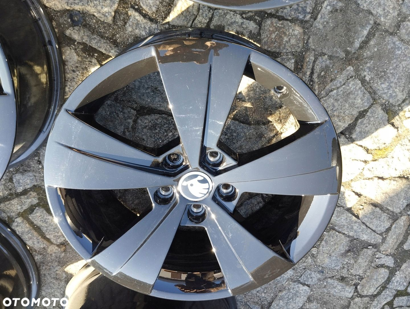 SKODA Super Felgi Alu 5x112 17 3V0 Czarny połysk - 8