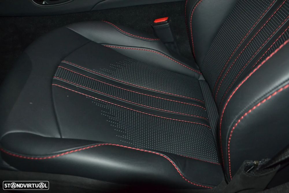 Aston Martin Vantage Coupe V8 - 26