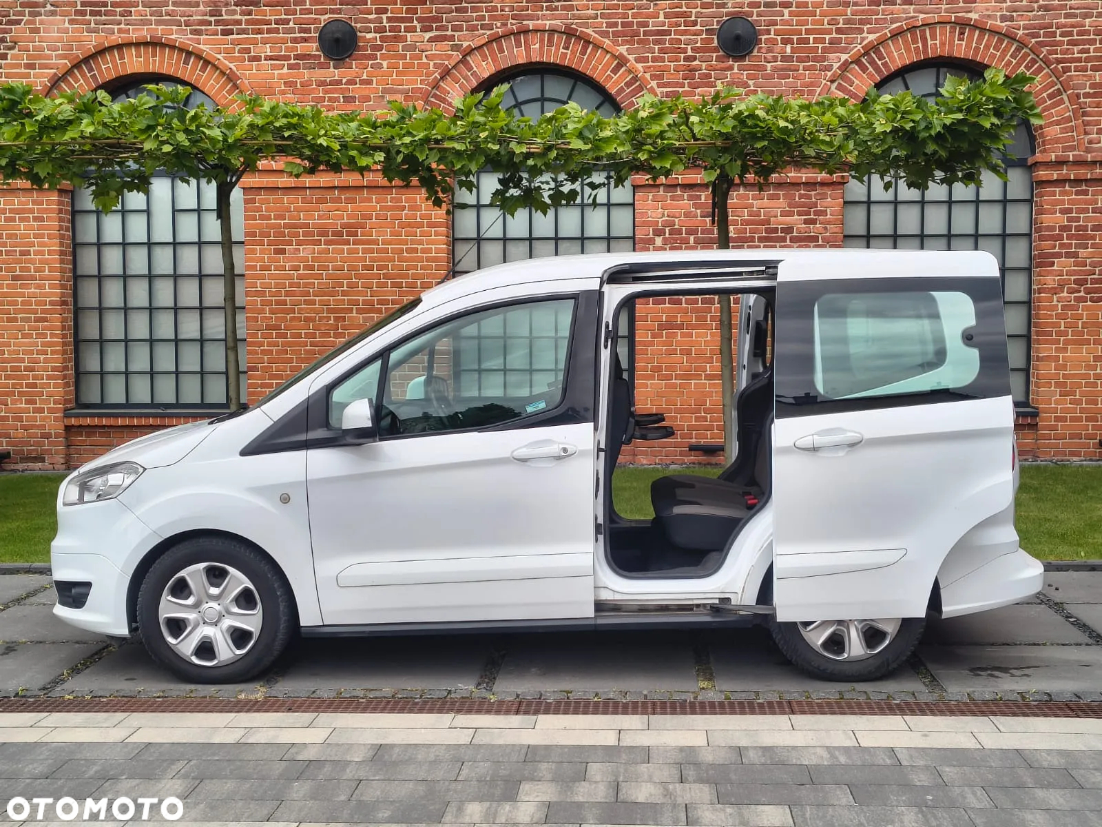 Ford Tourneo Courier 1.5 TDCi Trend - 10