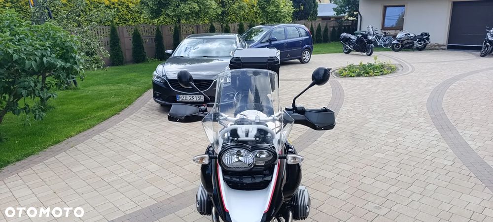 BMW R - 8