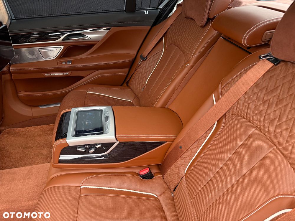 BMW Seria 7 - 38