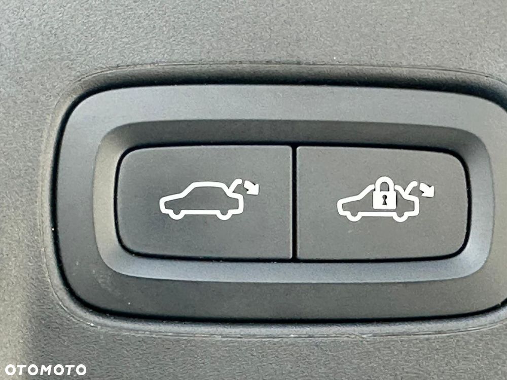 Volvo V90 Cross Country - 19