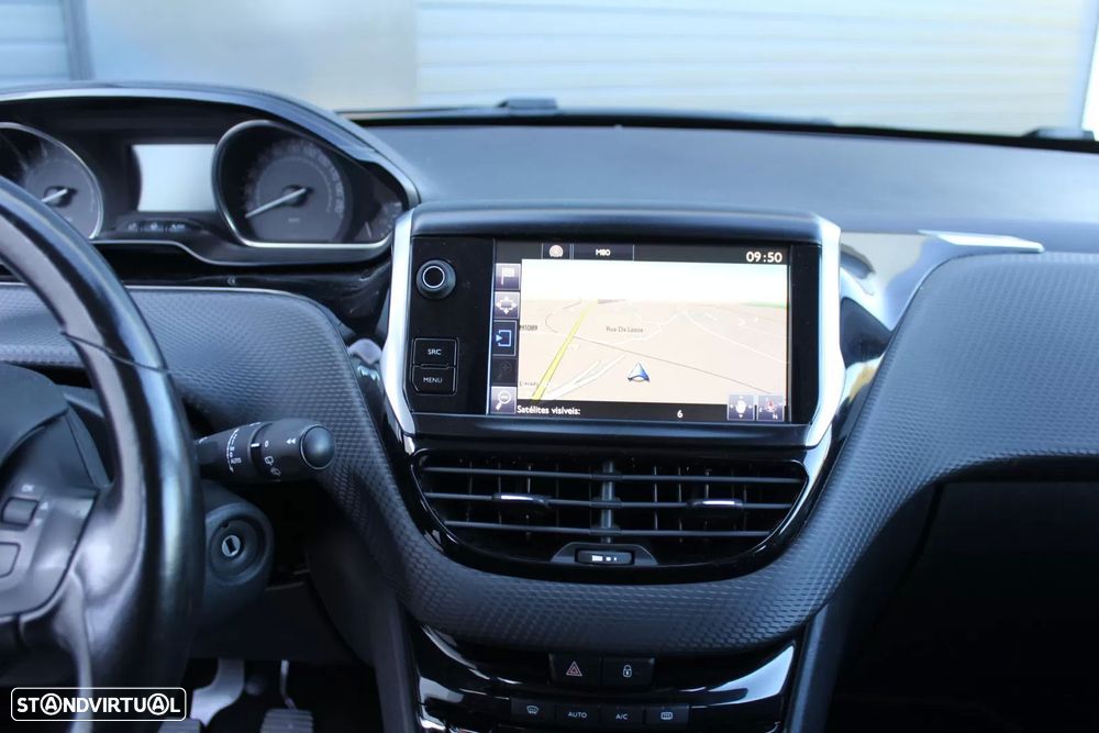 Peugeot 2008 1.2 PureTech Allure - 14