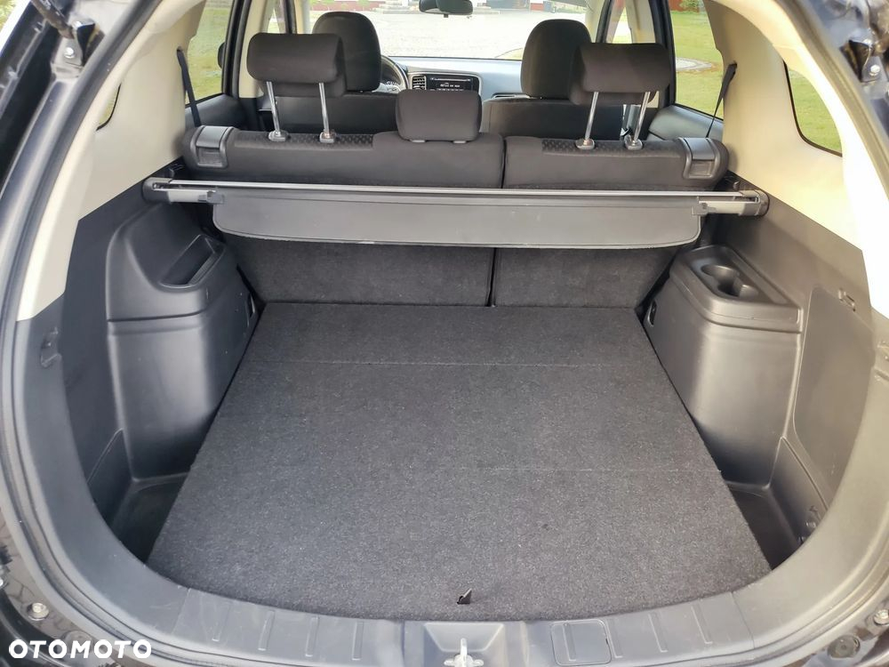 Mitsubishi Outlander 2.0 2WD Invite - 17