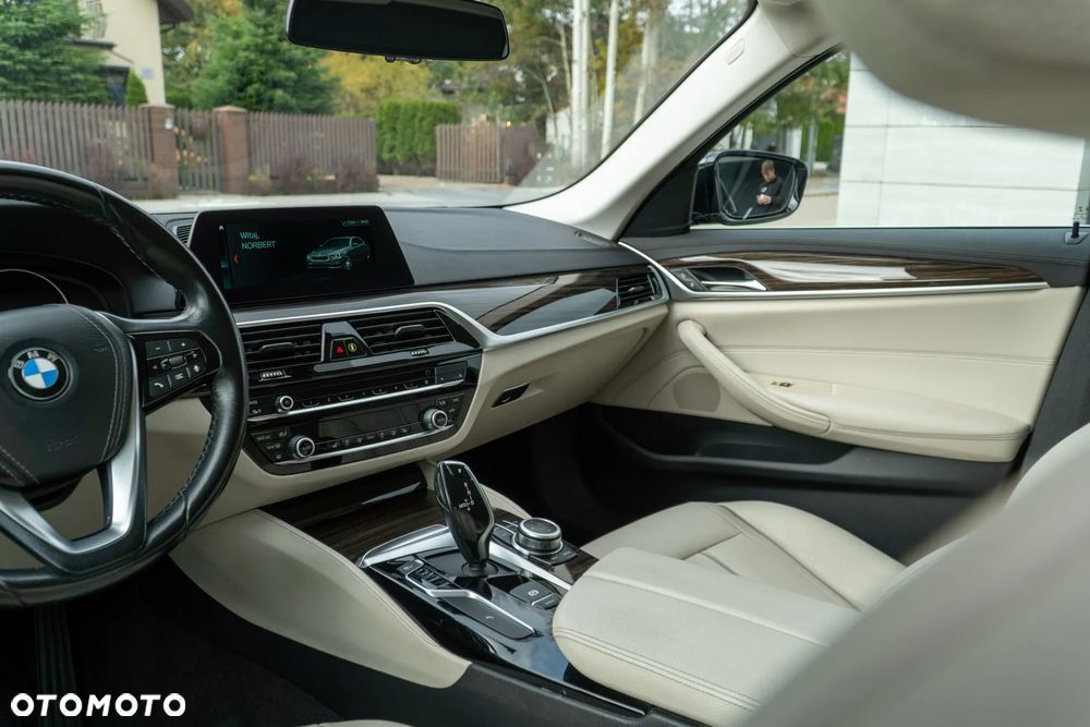 BMW Seria 5 520d xDrive Luxury Line - 11