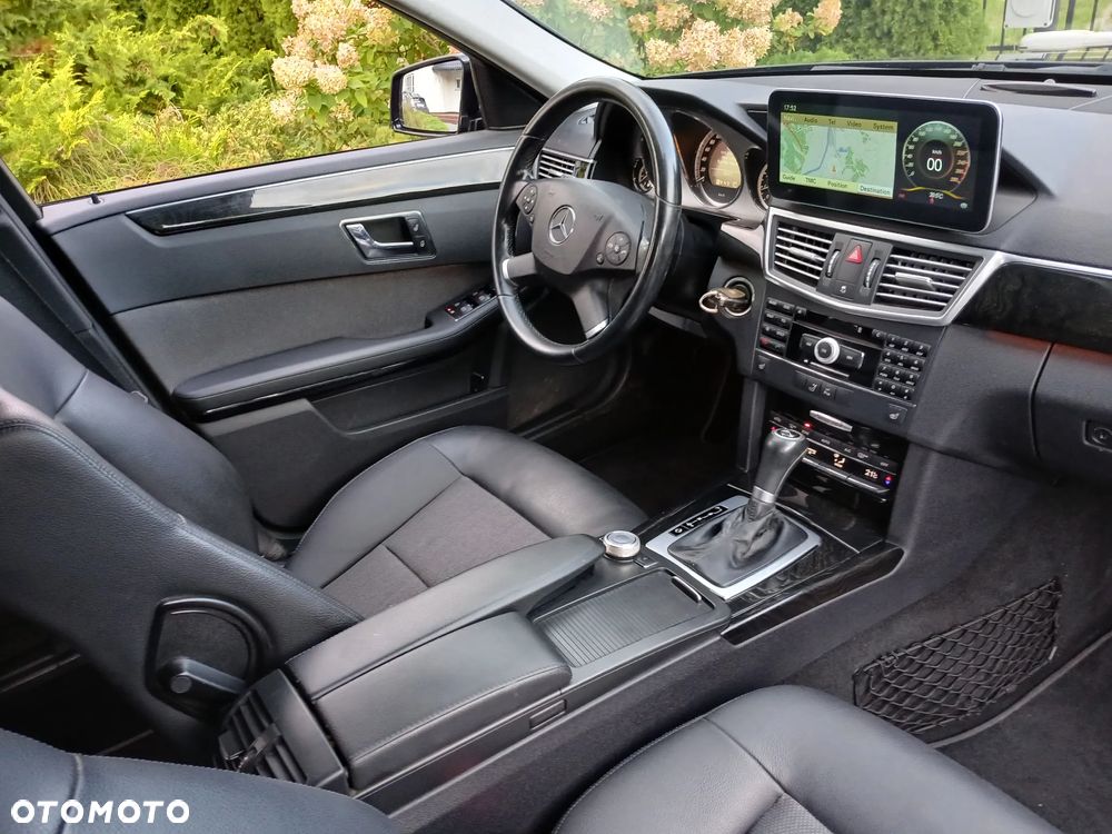 Mercedes-Benz Klasa E 200 T CGI BlueEFFICIENCY Automatik - 24