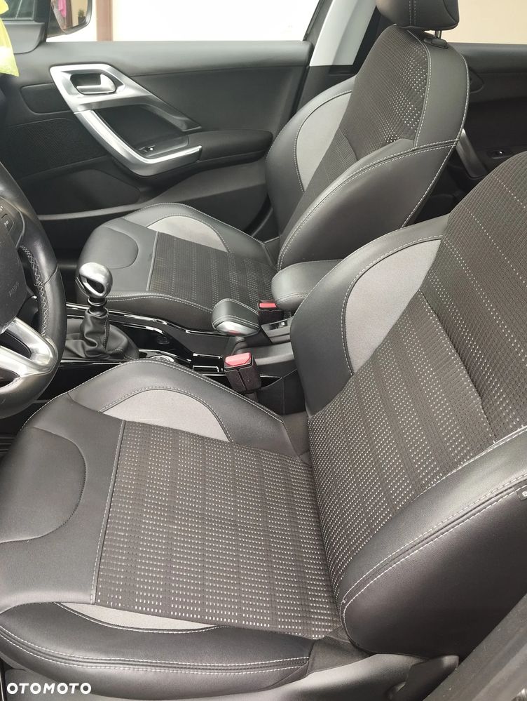 Peugeot 2008 1.2 Pure Tech GPF Allure S&S - 11