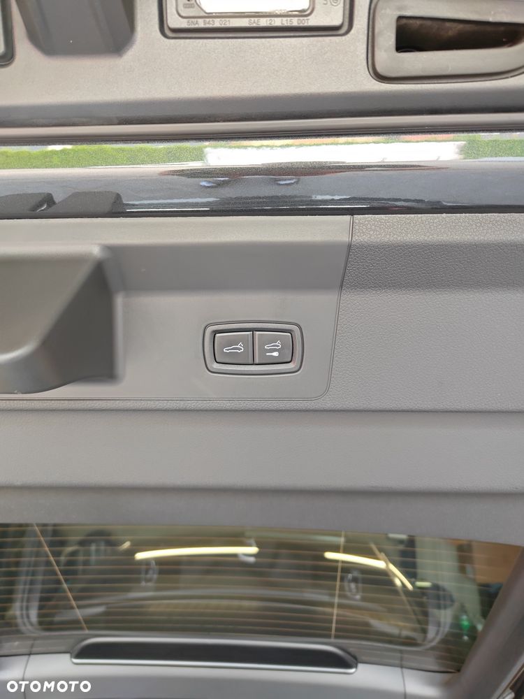 Porsche Panamera 4 E-Hybrid PHEV - 16