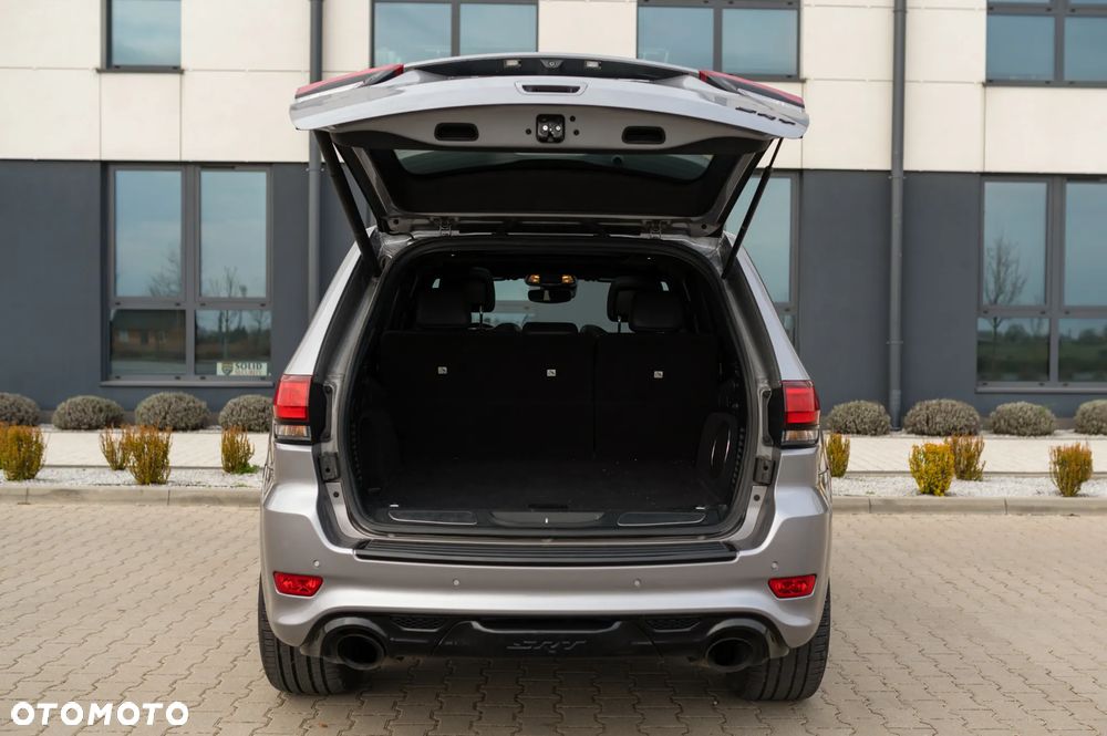 Jeep Grand Cherokee SRT - 11