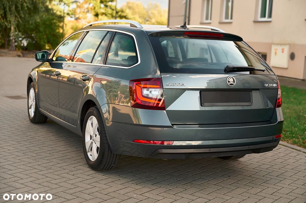 Skoda Octavia 1.6 TDI DSG Ambition - 8