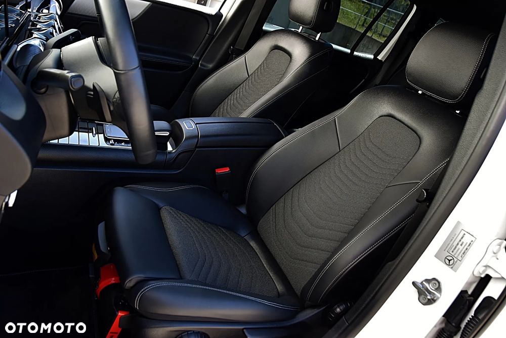 Mercedes-Benz GLB 200 7G-DCT - 15