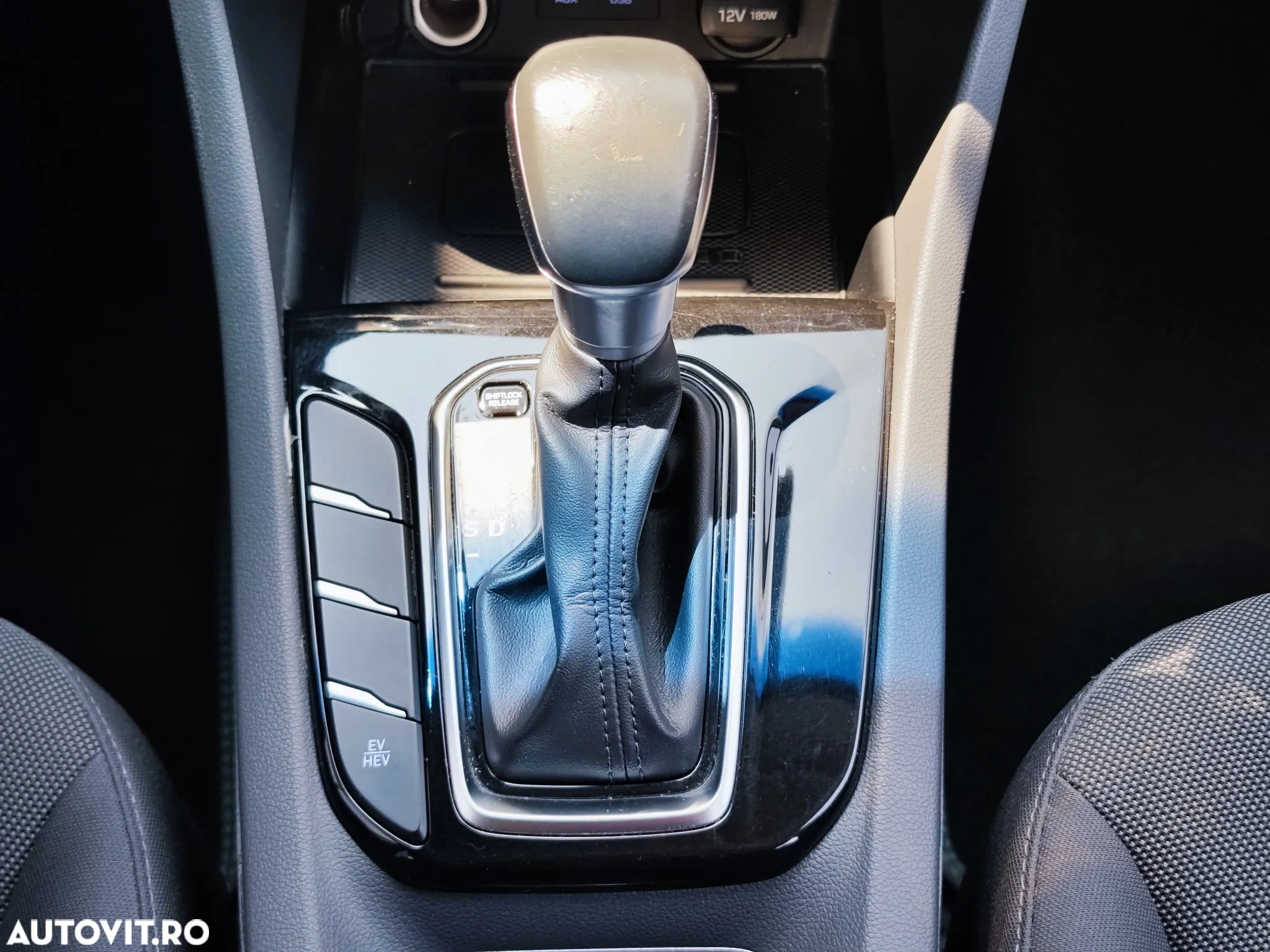 Hyundai IONIQ - 19
