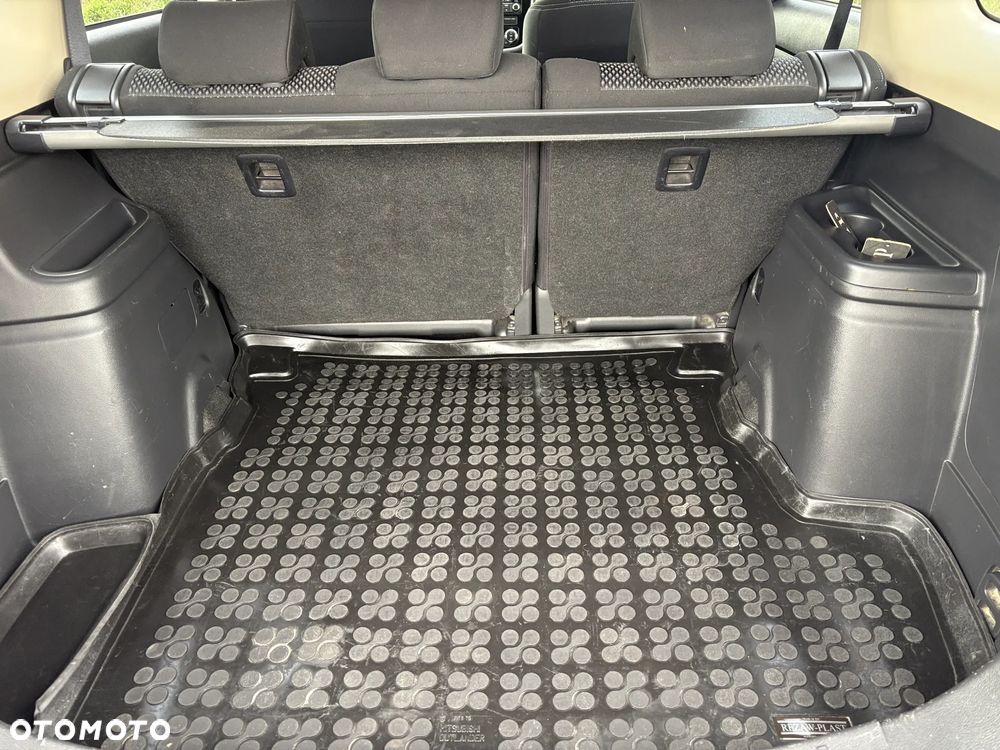 Mitsubishi Outlander 2.0 Invite + 2WD - 17