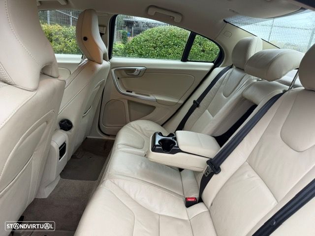 Volvo S60 1.6 D2 Momentum Eco - 10