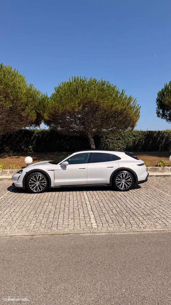 Porsche Taycan Cross Turismo 4 - 7