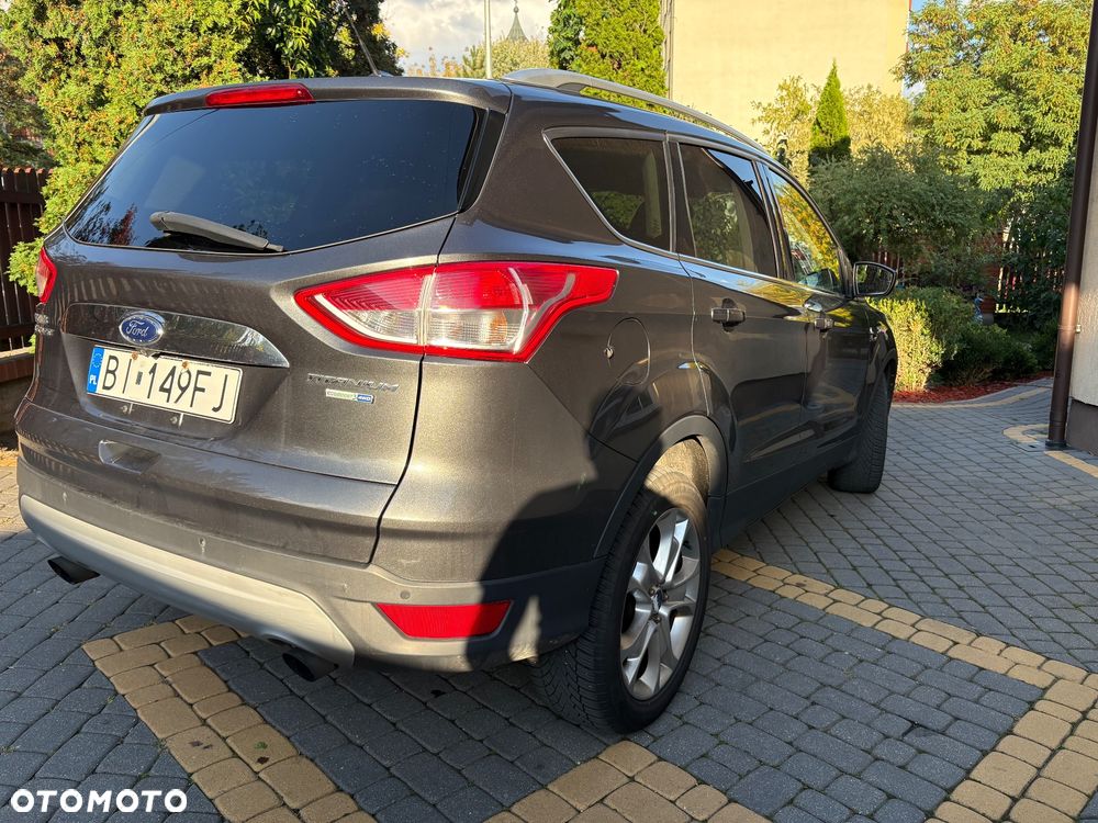 Ford Escape 2.0 EcoBoost AWD Titanium - 4