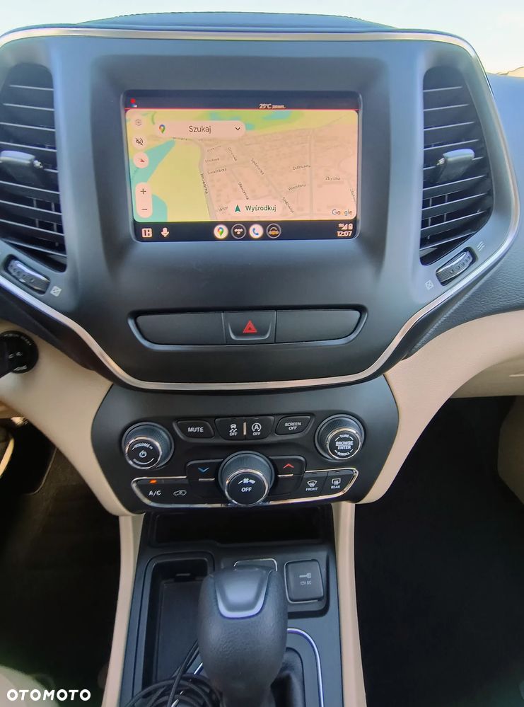 Jeep Cherokee - 16