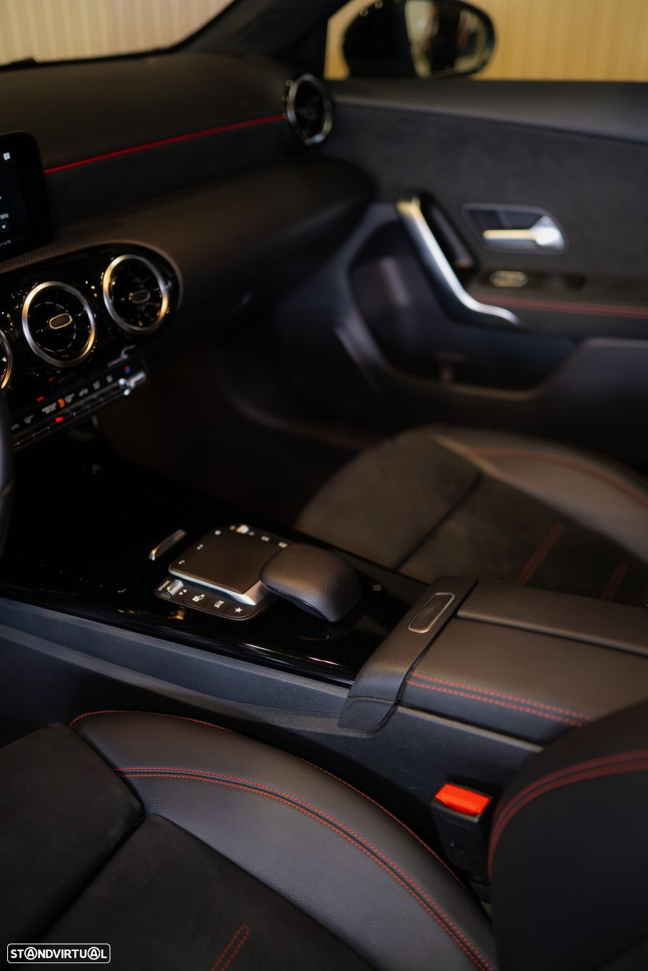Mercedes-Benz A 250 Limousine e AMG Line - 20