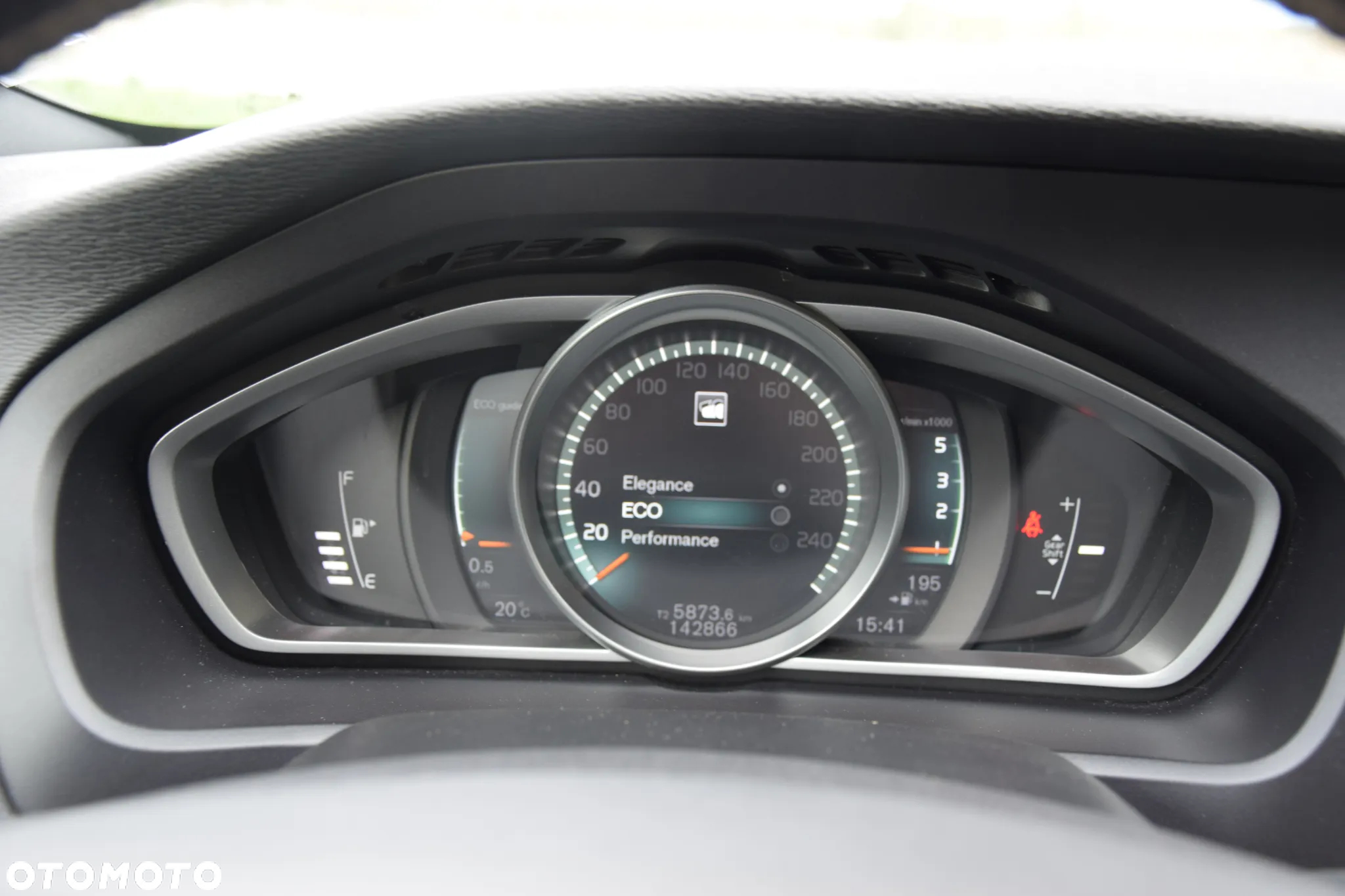 Volvo V40 D2 Drive-E SCR R-Design Momentum - 30