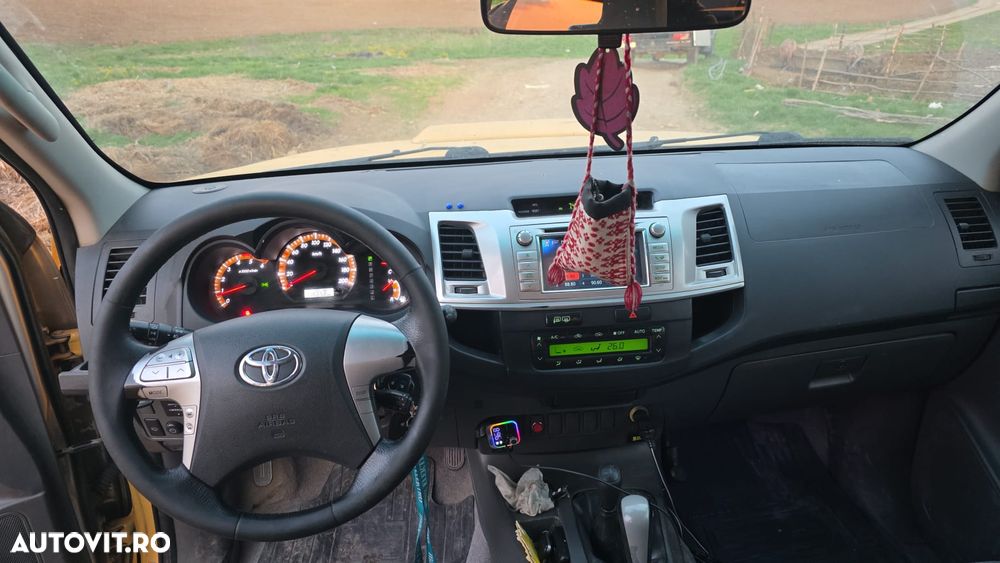Toyota Hilux 4x4 Cabina Dubla Style+ Aut. - 10