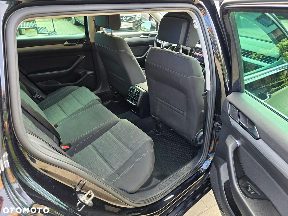 Volkswagen Passat Variant - 11
