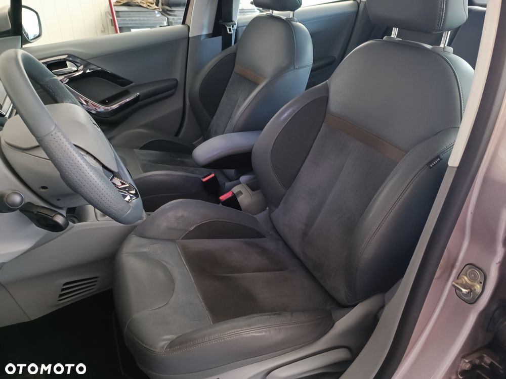 Peugeot 208 1.6 VTi Allure - 28