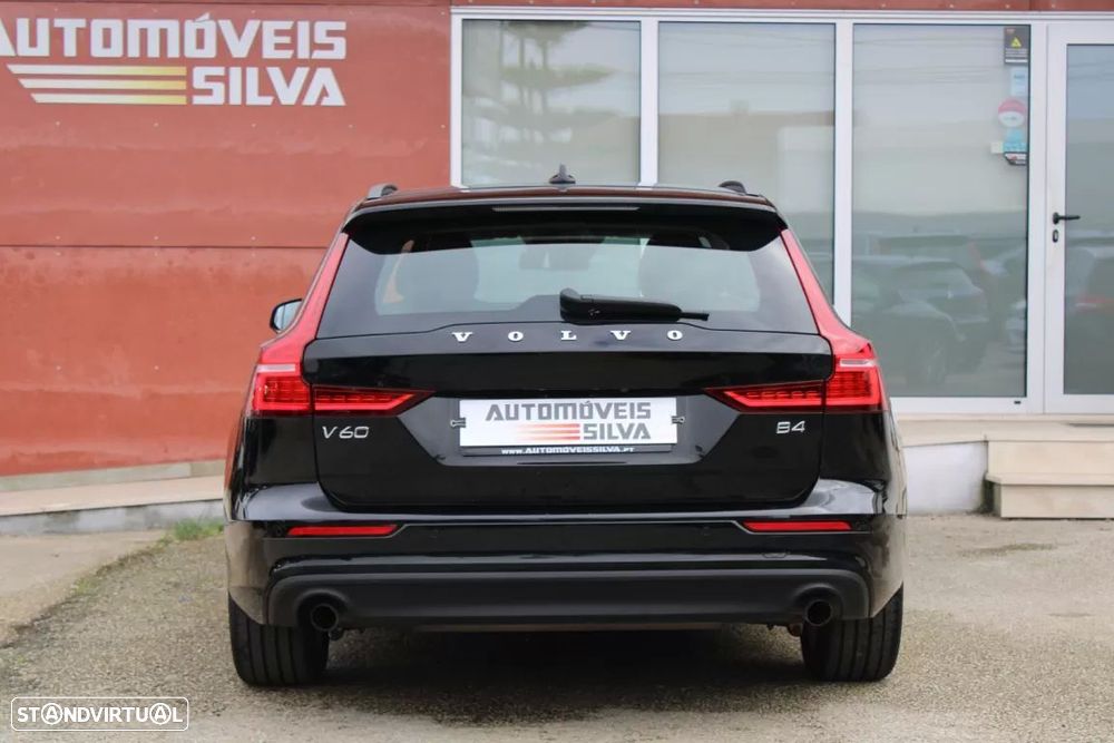 Volvo V60 2.0 B4 Momentum Core Geartronic - 11