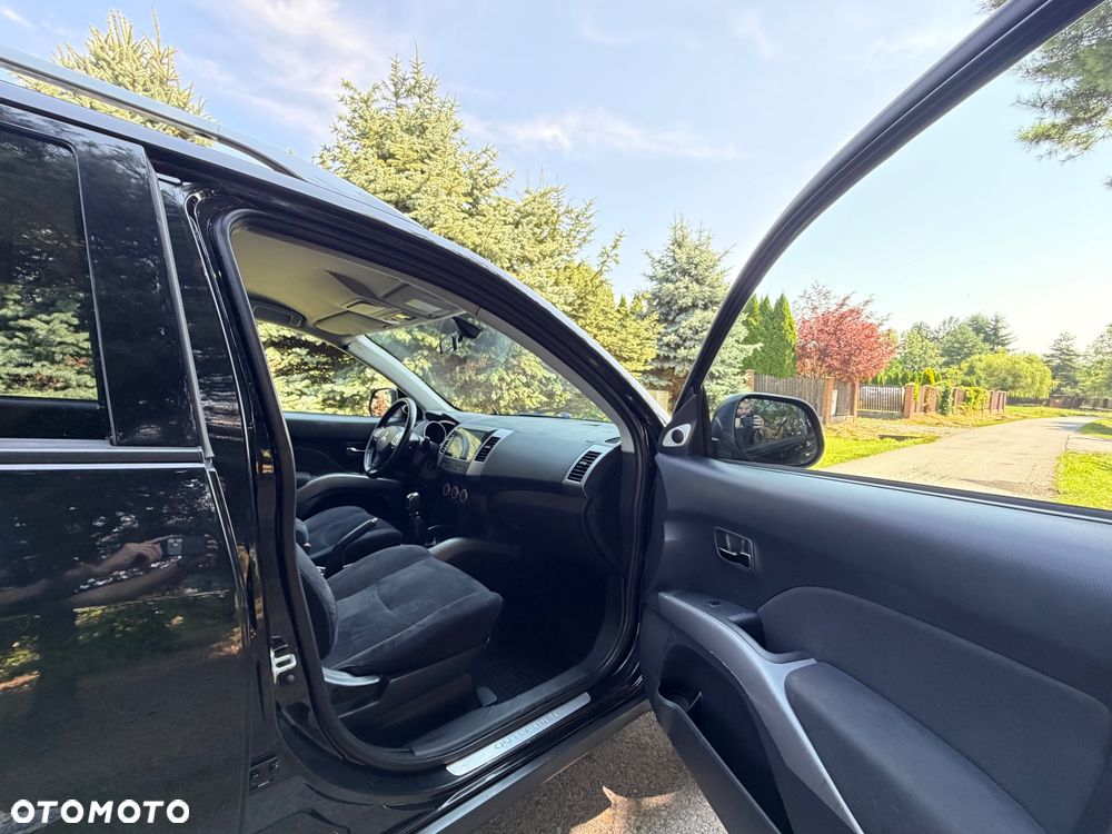 Mitsubishi Outlander 2.0 DID Intense + - 21
