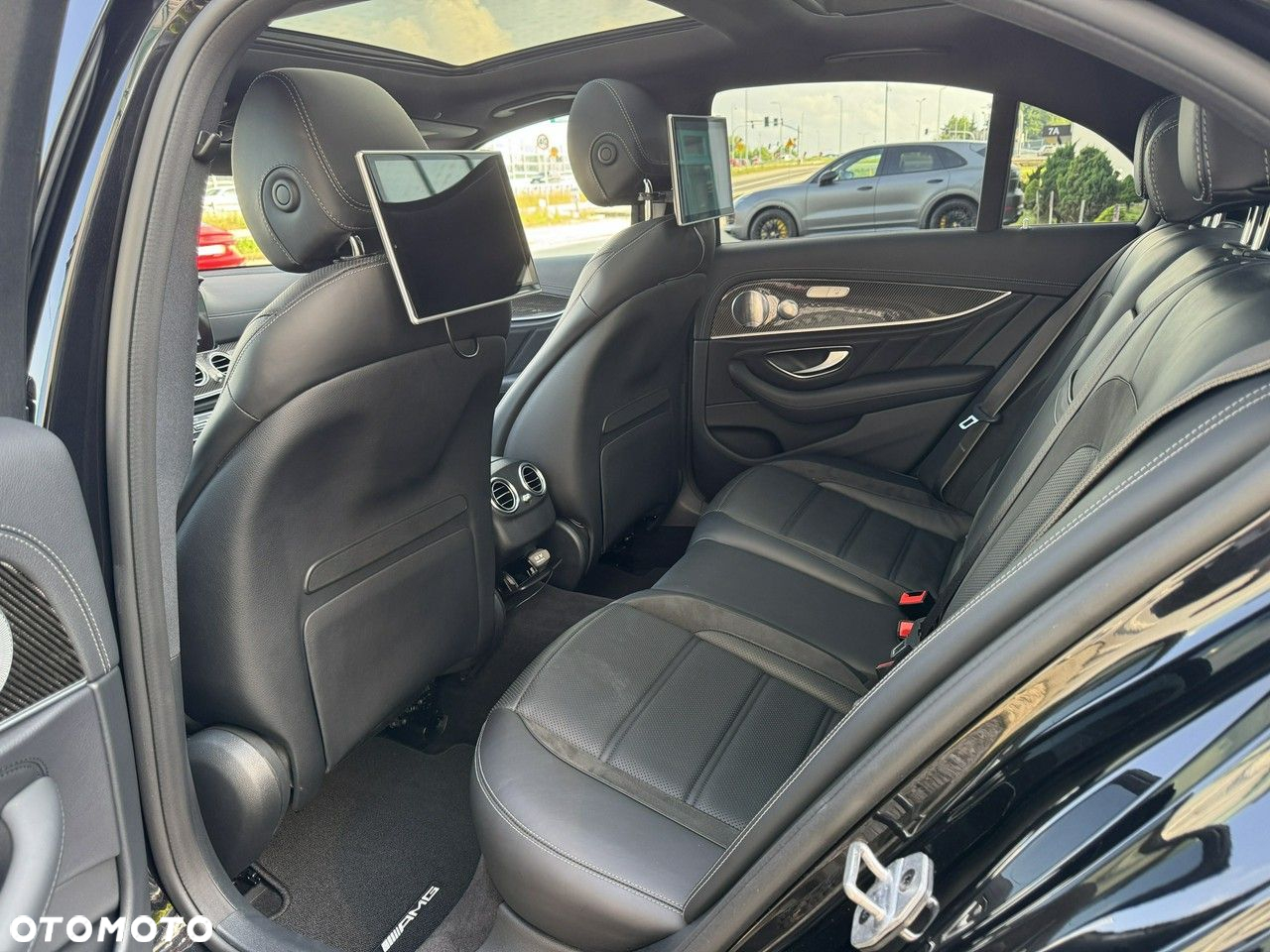 Mercedes-Benz Klasa E AMG 63 4Matic AMG Speedshift 9G-MCT - 25