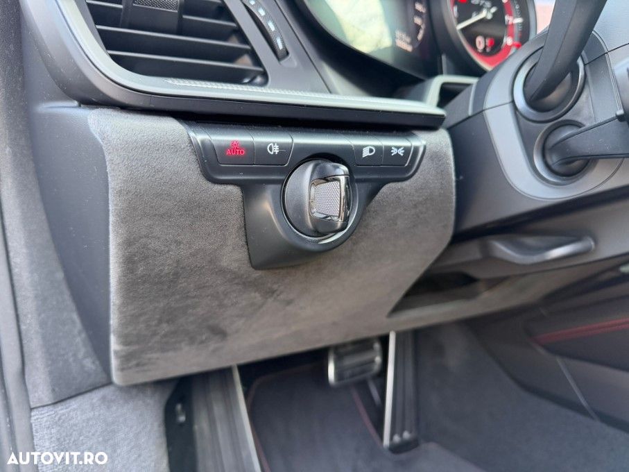 Porsche 911 Targa 4 GTS PDK - 14