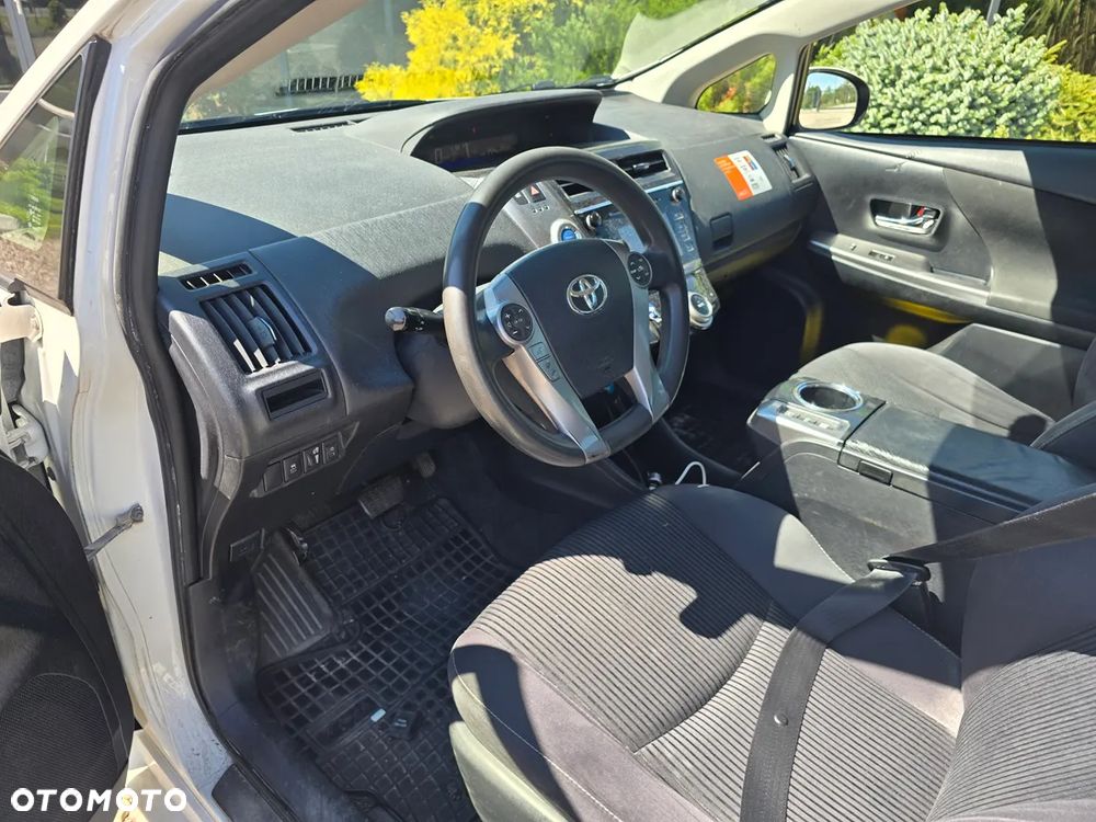Toyota Prius+ (Hybrid) - 4