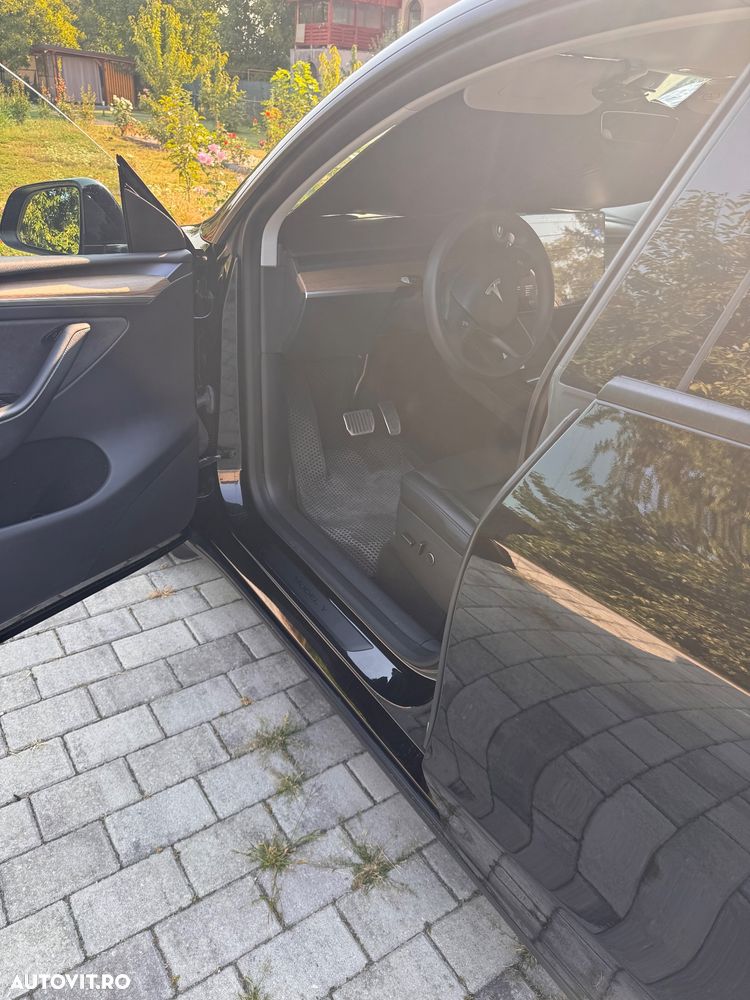 Tesla Model Y Long Range AWD Premium - 15