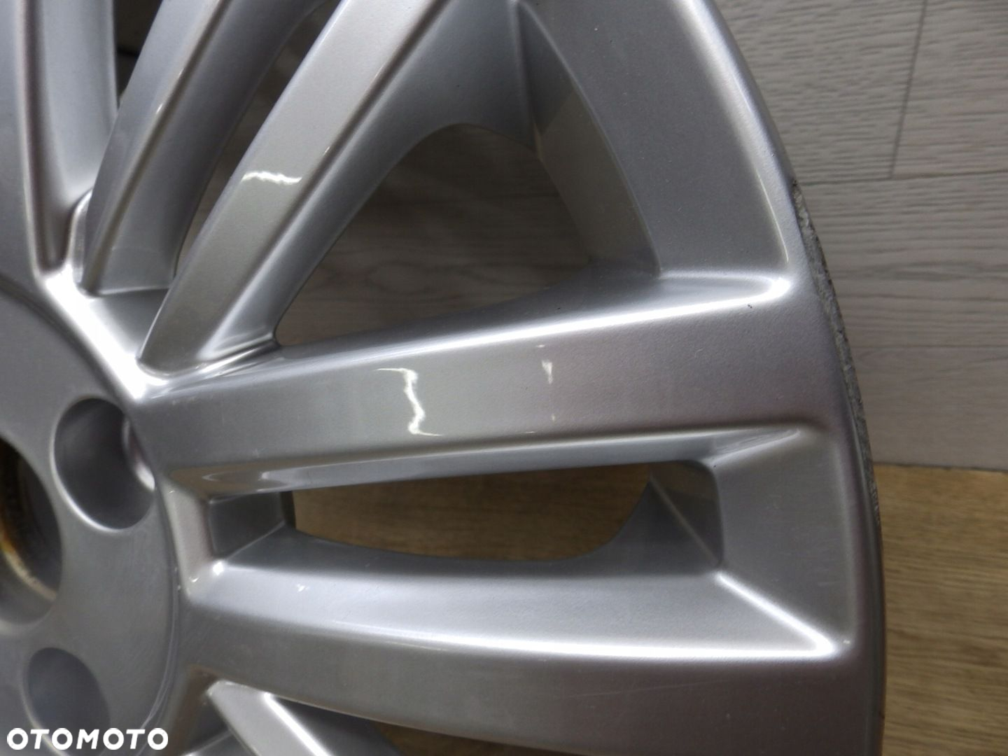 Felga VW Up 1S0 5.5Jx15H2 Et41 4x100 - 8