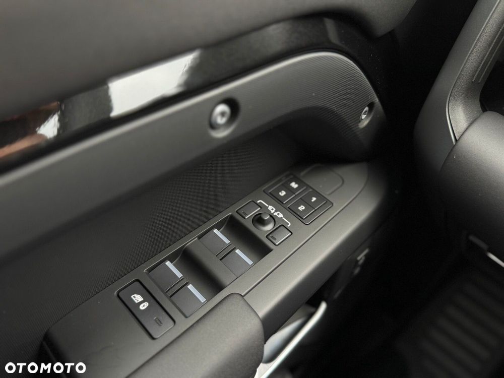 Land Rover Defender - 8