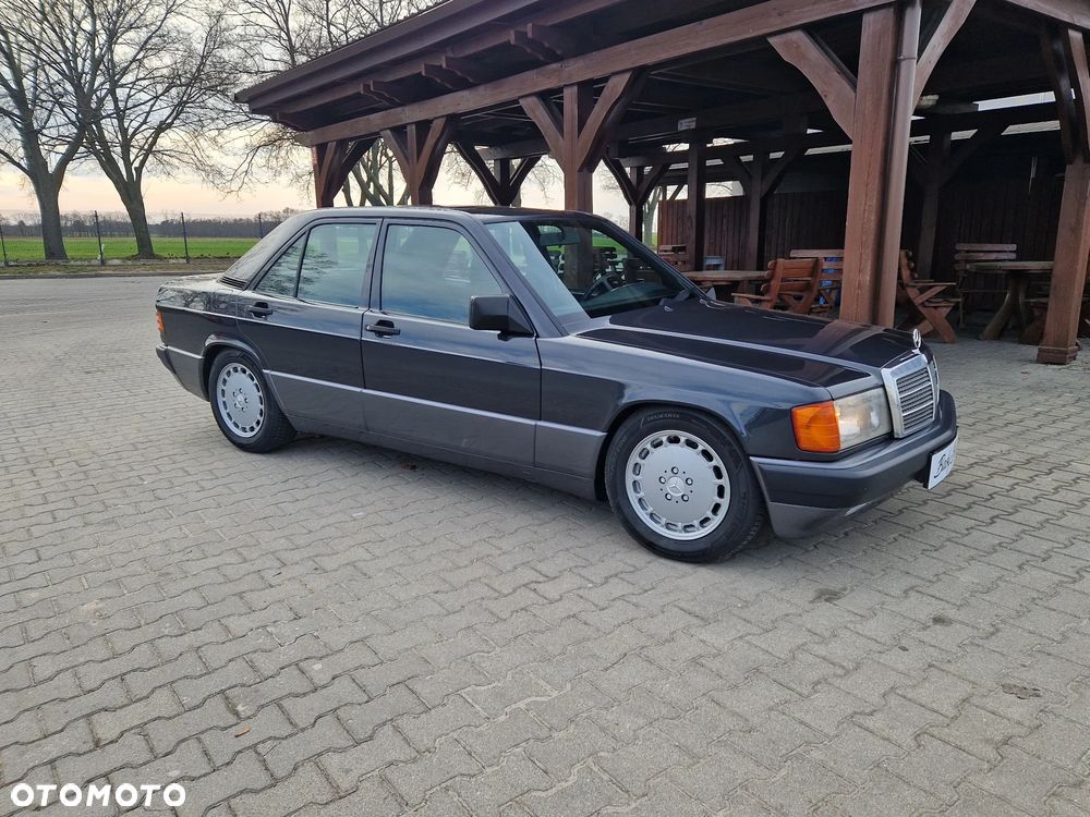 Mercedes-Benz W201 (190) - 1